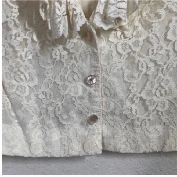 Vintage Ruffle lace blouse - Picture 6 of 9
